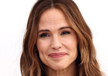 Los cuidados antiedad no se quedan en el rostro: cómo cuidar las manos, el cuello y el escote a partir de los 50